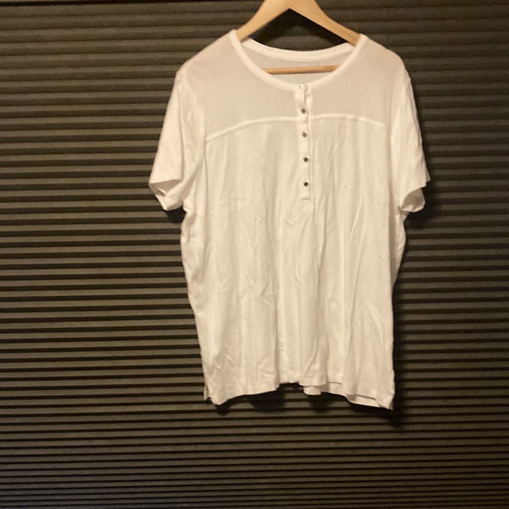 Men’s white tee with mesh, size 3x